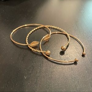 🛍 Sandflair 🛍 Gold Metal Bracelet Stack